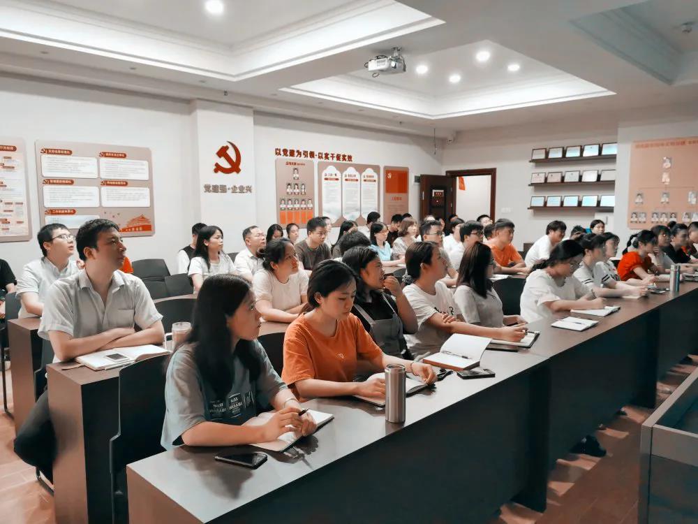 熱烈慶祝建黨99周年，湖南萬達組織全體骨干召開“不忘初心、牢記使命”主題教育活動